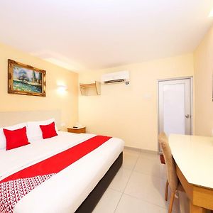 Super Oyo 635 Seven Days Hotel